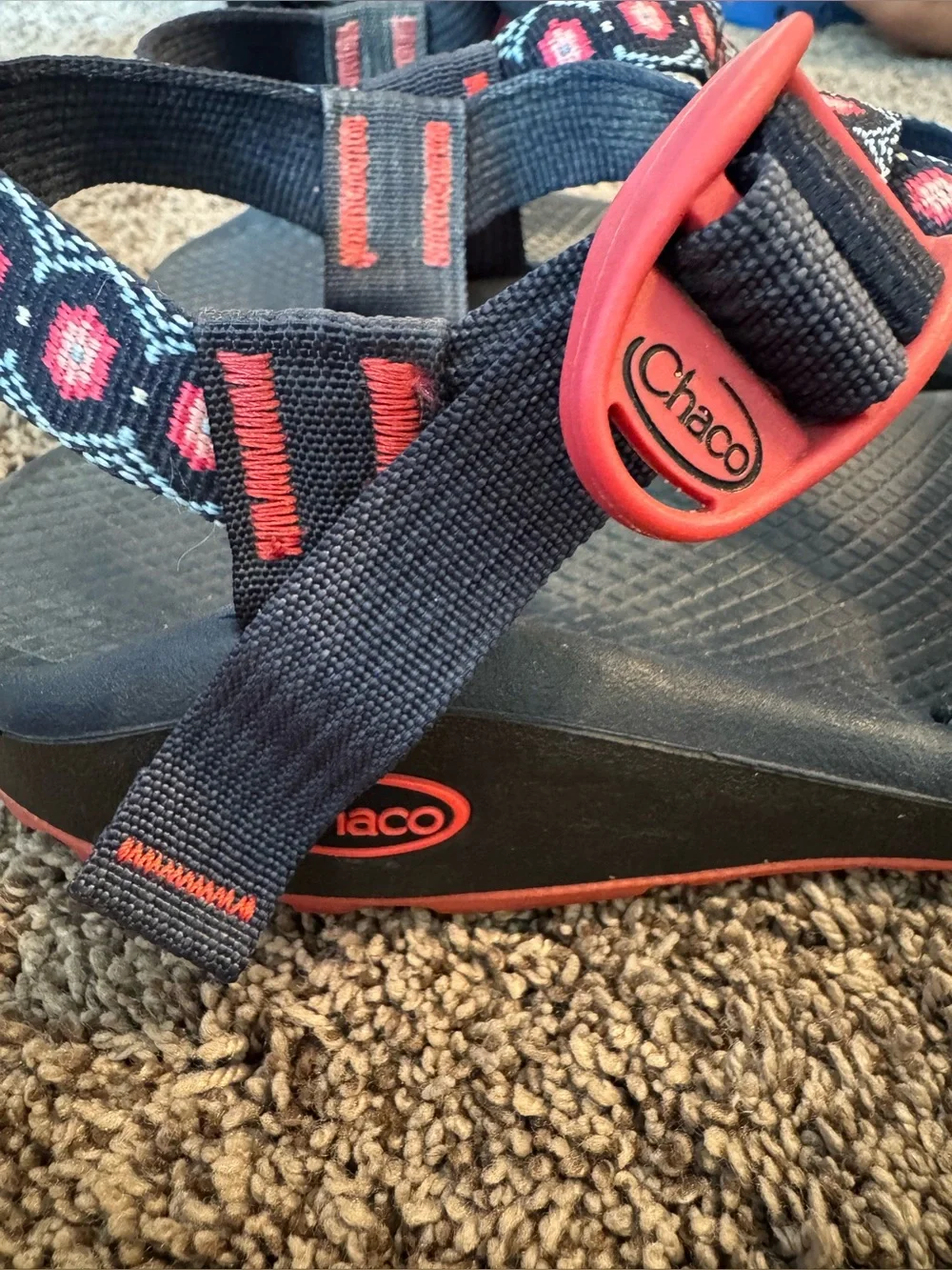 Chaco Sandals women’s size 9 navy blue and pink